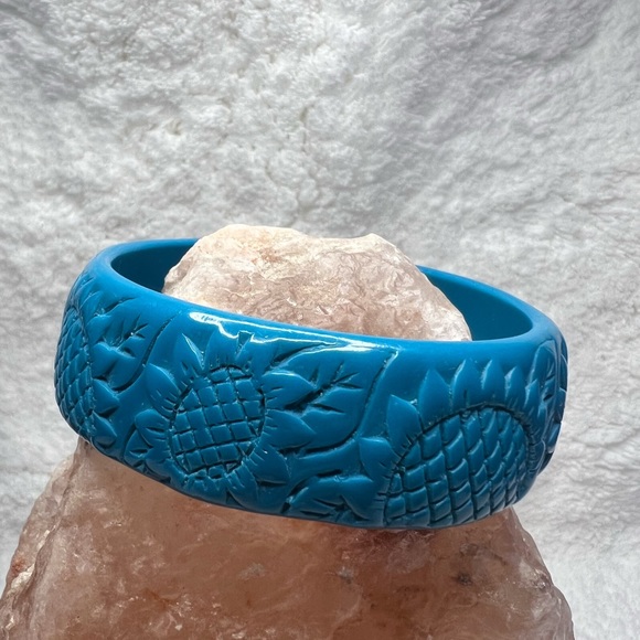 #14 Vintage Bangle Carved Sunflower Cinnabar bangle - Picture 3 of 3